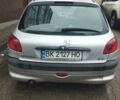 Серый Пежо 206, объемом двигателя 1.1 л и пробегом 180 тыс. км за 2700 $, фото 2 на Automoto.ua
