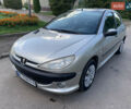Сірий Пежо 206, об'ємом двигуна 1.36 л та пробігом 115 тис. км за 2500 $, фото 1 на Automoto.ua
