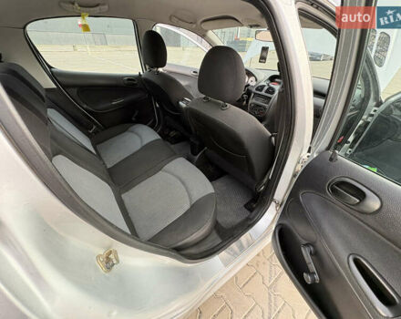 Сірий Пежо 206, об'ємом двигуна 1.4 л та пробігом 160 тис. км за 4000 $, фото 11 на Automoto.ua