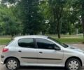 Сірий Пежо 206, об'ємом двигуна 1.4 л та пробігом 320 тис. км за 2700 $, фото 3 на Automoto.ua