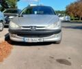 Серый Пежо 206, объемом двигателя 1.36 л и пробегом 300 тыс. км за 2000 $, фото 1 на Automoto.ua