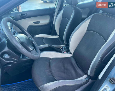 Сірий Пежо 206, об'ємом двигуна 1.2 л та пробігом 211 тис. км за 1300 $, фото 20 на Automoto.ua