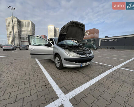 Сірий Пежо 206, об'ємом двигуна 1.4 л та пробігом 160 тис. км за 4000 $, фото 2 на Automoto.ua