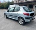 Серый Пежо 206, объемом двигателя 1.4 л и пробегом 260 тыс. км за 2000 $, фото 2 на Automoto.ua