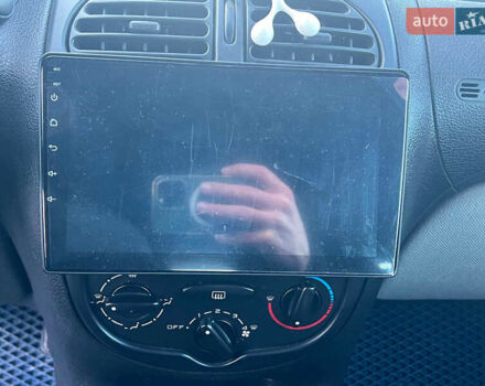 Сірий Пежо 206, об'ємом двигуна 1.2 л та пробігом 211 тис. км за 1300 $, фото 17 на Automoto.ua