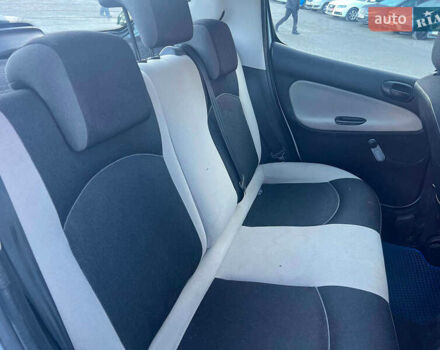 Сірий Пежо 206, об'ємом двигуна 1.2 л та пробігом 211 тис. км за 1300 $, фото 27 на Automoto.ua