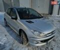 Сірий Пежо 206, об'ємом двигуна 1.36 л та пробігом 180 тис. км за 2996 $, фото 1 на Automoto.ua