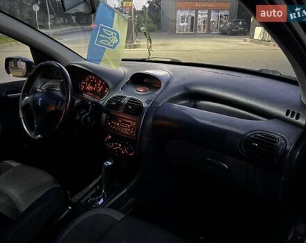 Серый Пежо 206, объемом двигателя 1.4 л и пробегом 167 тыс. км за 2750 $, фото 6 на Automoto.ua