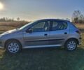 Сірий Пежо 206, об'ємом двигуна 1.4 л та пробігом 340 тис. км за 3800 $, фото 4 на Automoto.ua
