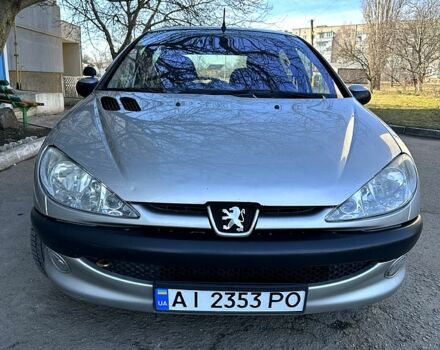 Серый Пежо 206, объемом двигателя 1.4 л и пробегом 165 тыс. км за 3750 $, фото 1 на Automoto.ua