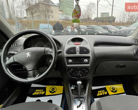 Сірий Пежо 206, об'ємом двигуна 1.36 л та пробігом 171 тис. км за 3999 $, фото 11 на Automoto.ua