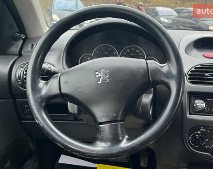 Сірий Пежо 206, об'ємом двигуна 1.36 л та пробігом 171 тис. км за 3999 $, фото 10 на Automoto.ua