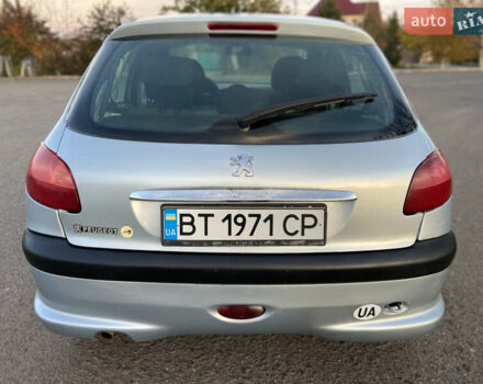 Серый Пежо 206, объемом двигателя 1.36 л и пробегом 173 тыс. км за 3350 $, фото 4 на Automoto.ua
