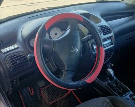 Сірий Пежо 206, об'ємом двигуна 1 л та пробігом 200 тис. км за 3265 $, фото 4 на Automoto.ua