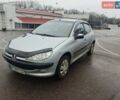 Сірий Пежо 206, об'ємом двигуна 1.36 л та пробігом 173 тис. км за 3800 $, фото 1 на Automoto.ua