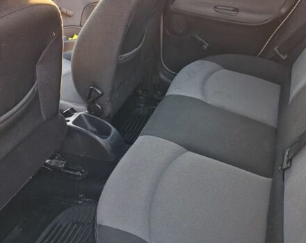 Сірий Пежо 206, об'ємом двигуна 1.4 л та пробігом 340 тис. км за 3800 $, фото 7 на Automoto.ua