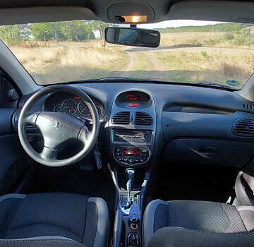 Серый Пежо 206, объемом двигателя 1.6 л и пробегом 90 тыс. км за 5500 $, фото 11 на Automoto.ua