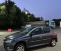 Серый Пежо 206, объемом двигателя 1.4 л и пробегом 167 тыс. км за 2750 $, фото 1 на Automoto.ua