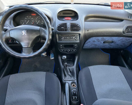 Серый Пежо 206, объемом двигателя 1.36 л и пробегом 173 тыс. км за 3350 $, фото 8 на Automoto.ua