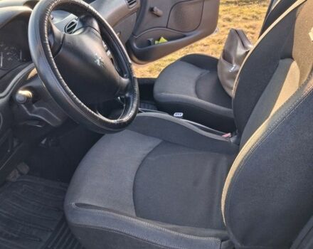 Сірий Пежо 206, об'ємом двигуна 1.4 л та пробігом 340 тис. км за 3800 $, фото 6 на Automoto.ua