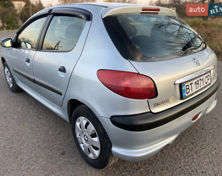 Серый Пежо 206, объемом двигателя 1.36 л и пробегом 173 тыс. км за 3350 $, фото 5 на Automoto.ua