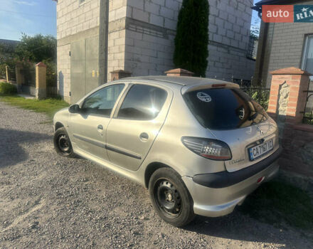 Серый Пежо 206, объемом двигателя 1.4 л и пробегом 270 тыс. км за 1100 $, фото 2 на Automoto.ua