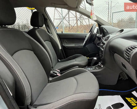 Сірий Пежо 206, об'ємом двигуна 1.36 л та пробігом 171 тис. км за 3999 $, фото 14 на Automoto.ua