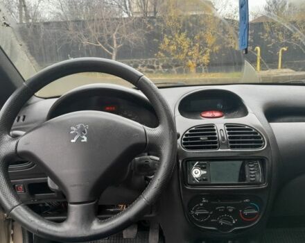 Сірий Пежо 206, об'ємом двигуна 1.4 л та пробігом 100 тис. км за 2500 $, фото 4 на Automoto.ua