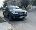 Серый Пежо 206, объемом двигателя 1.36 л и пробегом 208 тыс. км за 3550 $, фото 1 на Automoto.ua