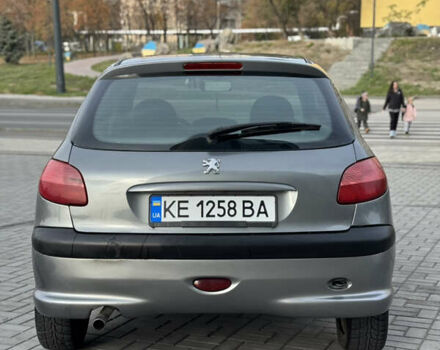 Серый Пежо 206, объемом двигателя 1.59 л и пробегом 90 тыс. км за 3399 $, фото 3 на Automoto.ua