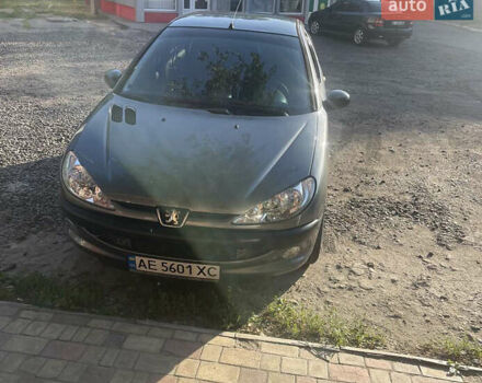 Серый Пежо 206, объемом двигателя 1.6 л и пробегом 43 тыс. км за 4600 $, фото 4 на Automoto.ua
