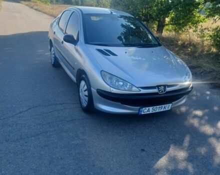 Серый Пежо 206, объемом двигателя 1.4 л и пробегом 200 тыс. км за 3000 $, фото 3 на Automoto.ua