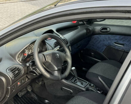 Серый Пежо 206, объемом двигателя 1.59 л и пробегом 90 тыс. км за 3399 $, фото 8 на Automoto.ua