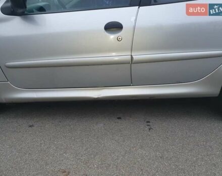 Сірий Пежо 206, об'ємом двигуна 1.36 л та пробігом 260 тис. км за 3000 $, фото 8 на Automoto.ua