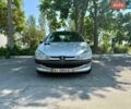 Серый Пежо 206, объемом двигателя 1.6 л и пробегом 235 тыс. км за 4299 $, фото 1 на Automoto.ua