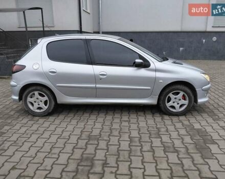 Серый Пежо 206, объемом двигателя 1.4 л и пробегом 165 тыс. км за 3500 $, фото 3 на Automoto.ua