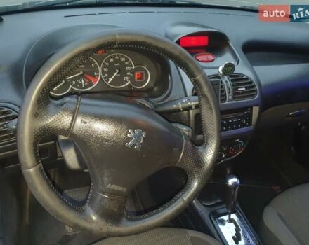 Сірий Пежо 206, об'ємом двигуна 1.36 л та пробігом 260 тис. км за 3000 $, фото 18 на Automoto.ua