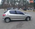 Сірий Пежо 206, об'ємом двигуна 1.36 л та пробігом 260 тис. км за 3000 $, фото 3 на Automoto.ua