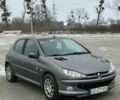 Серый Пежо 206, объемом двигателя 1.4 л и пробегом 306 тыс. км за 3300 $, фото 1 на Automoto.ua