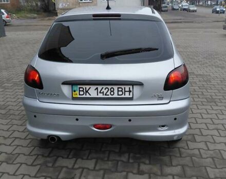 Серый Пежо 206, объемом двигателя 1.4 л и пробегом 165 тыс. км за 3500 $, фото 5 на Automoto.ua