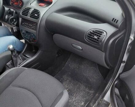 Серый Пежо 206, объемом двигателя 1.4 л и пробегом 165 тыс. км за 3500 $, фото 21 на Automoto.ua