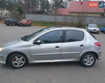 Сірий Пежо 206, об'ємом двигуна 1.36 л та пробігом 260 тис. км за 3000 $, фото 2 на Automoto.ua
