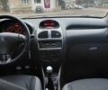 Серый Пежо 206, объемом двигателя 1.4 л и пробегом 165 тыс. км за 3500 $, фото 18 на Automoto.ua