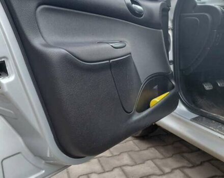 Серый Пежо 206, объемом двигателя 1.4 л и пробегом 165 тыс. км за 3500 $, фото 16 на Automoto.ua