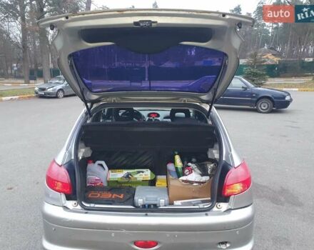 Сірий Пежо 206, об'ємом двигуна 1.36 л та пробігом 260 тис. км за 3000 $, фото 13 на Automoto.ua