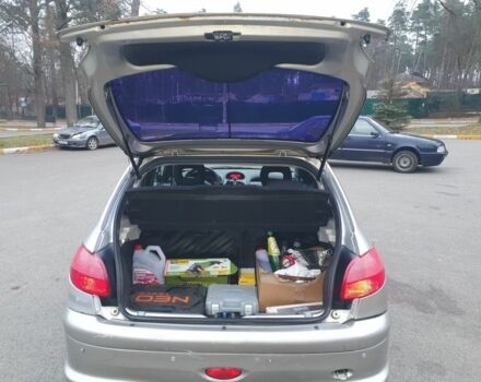 Серый Пежо 206, объемом двигателя 1.4 л и пробегом 260 тыс. км за 3000 $, фото 11 на Automoto.ua