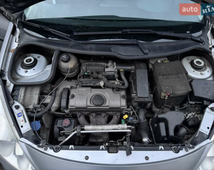 Серый Пежо 206, объемом двигателя 1.36 л и пробегом 278 тыс. км за 3250 $, фото 22 на Automoto.ua