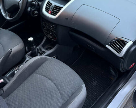 Пежо 206 2009 в Кременчуге на Automoto.ua Серый Пежо 206, объемом двигателя 1.12 л и пробегом 188 тыс. км за 3500 $, фото 24 на Automoto.ua