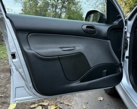 Пежо 206 2009 в Кременчуге на Automoto.ua Серый Пежо 206, объемом двигателя 1.1 л и пробегом 188 тыс. км за 3500 $, фото 14 на Automoto.ua