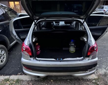 Серый Пежо 206, объемом двигателя 1.4 л и пробегом 278 тыс. км за 3250 $, фото 4 на Automoto.ua